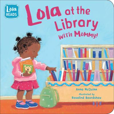 Lola at the Library (Spanish and English)